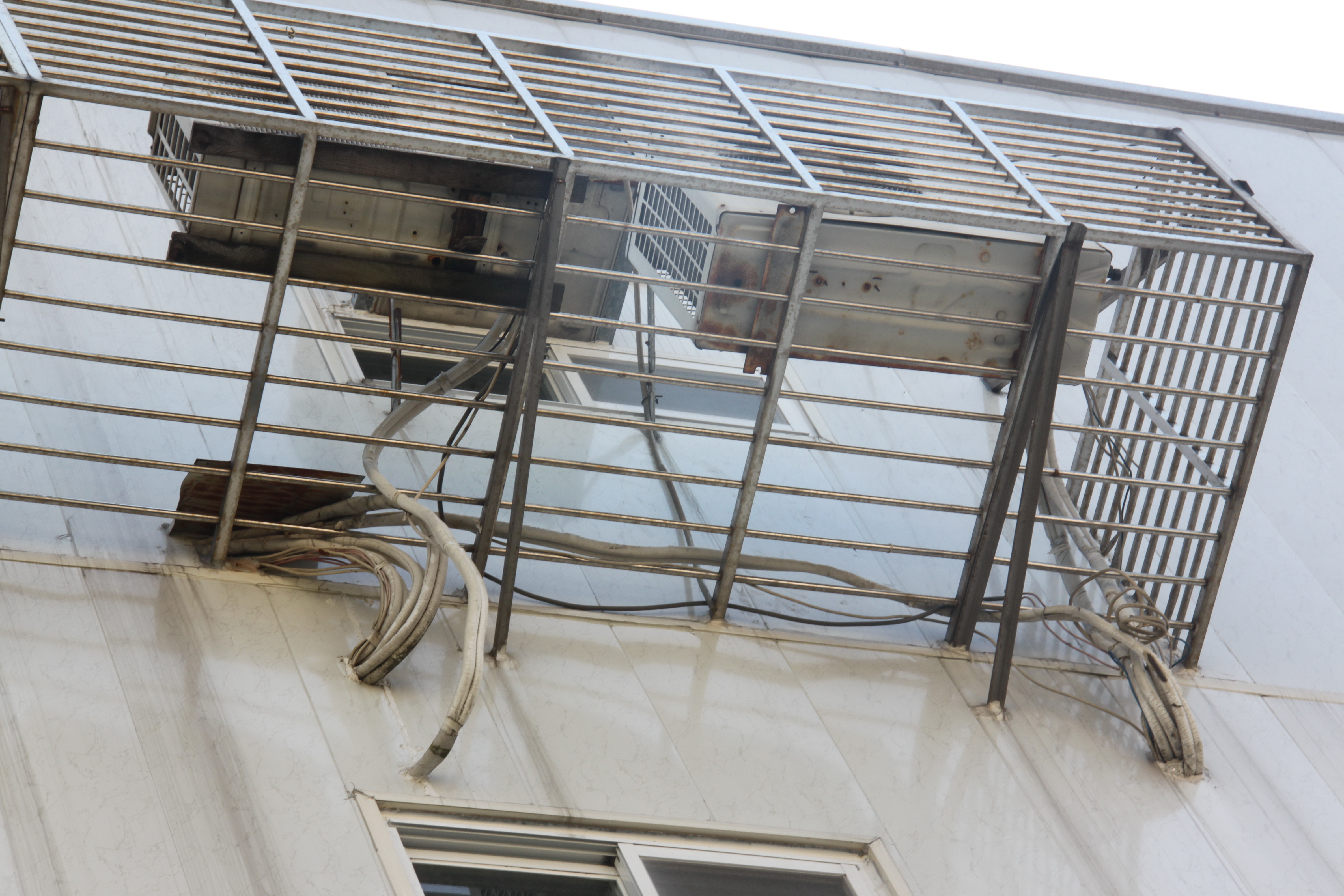 新北市三重住家分離式冷氣外牆補漏水