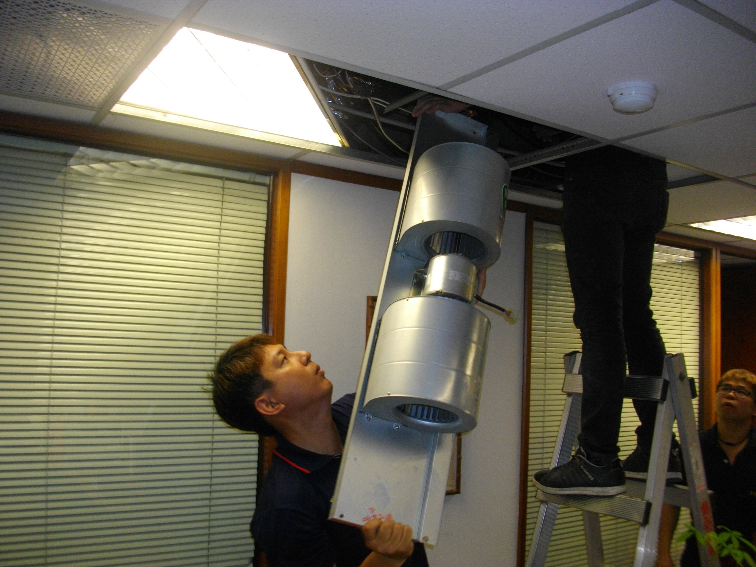 台北市敦化南路辦公室冷氣保養