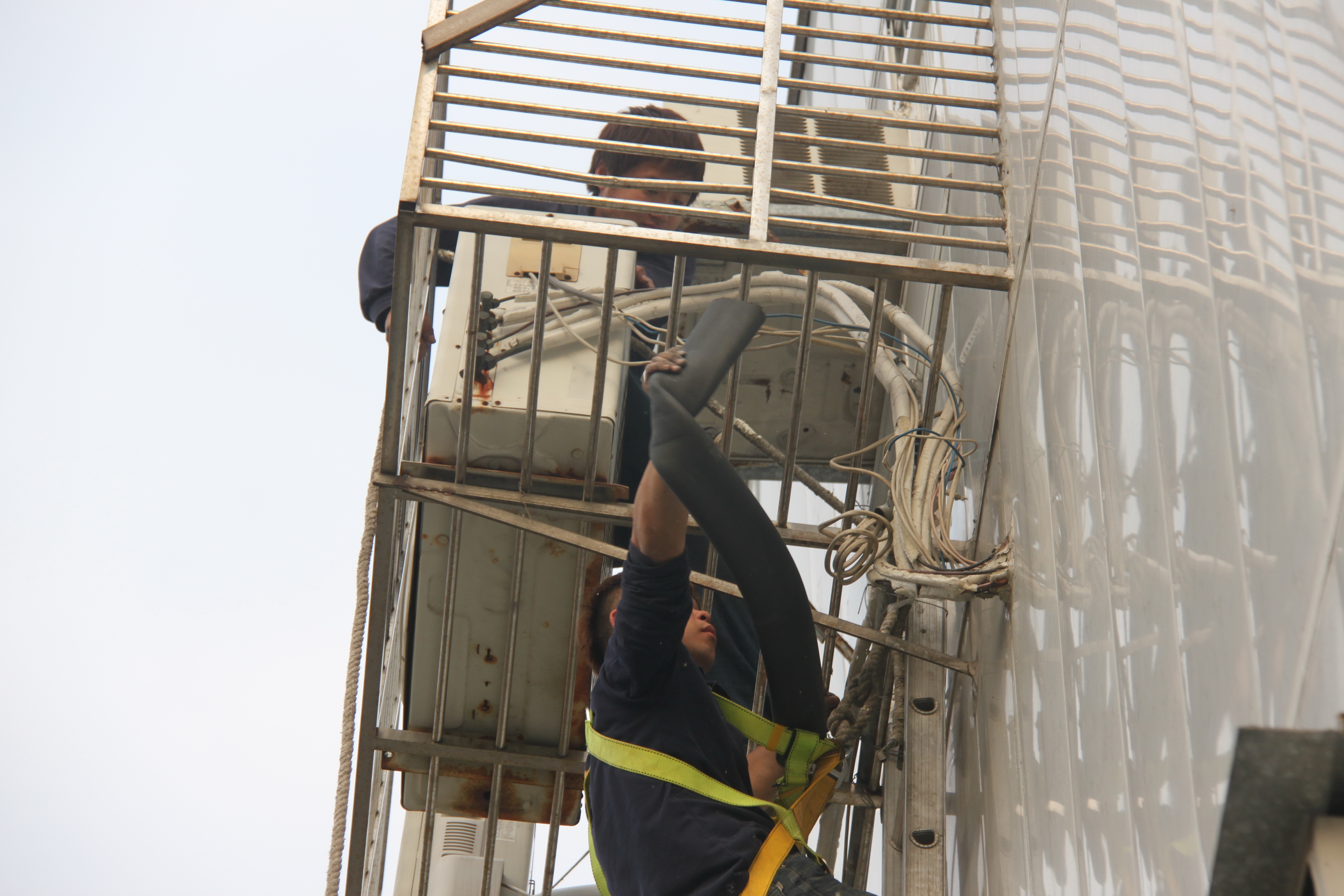新北市三重住家分離式冷氣外牆補漏水