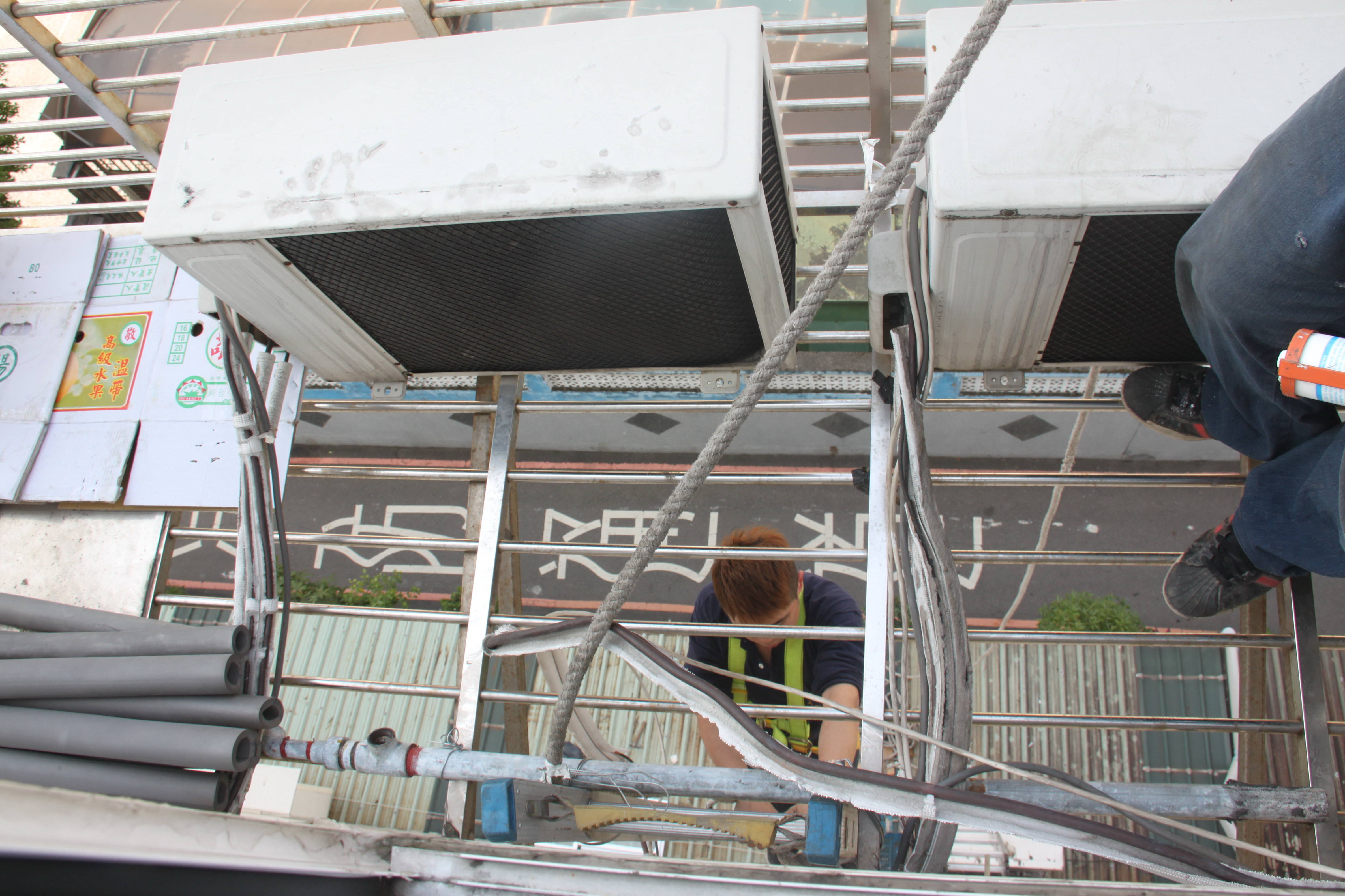 新北市三重住家分離式冷氣外牆補漏水