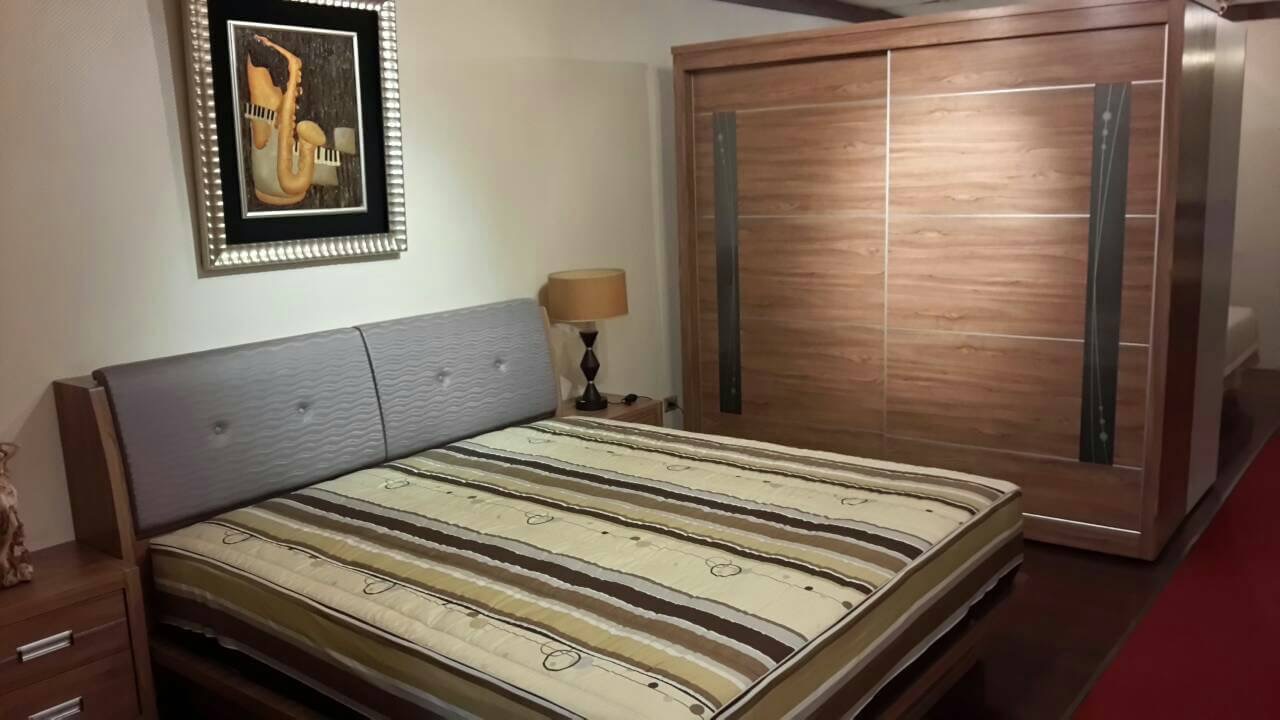 浮雕耐磨柚木色房間組