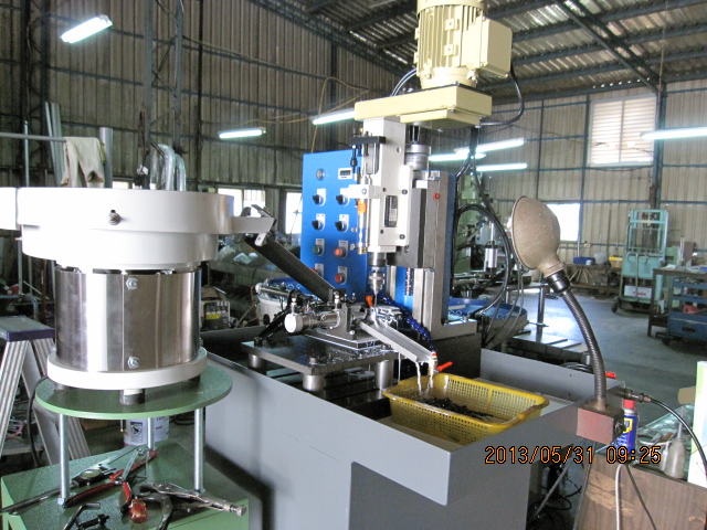 自動鑽孔專用機