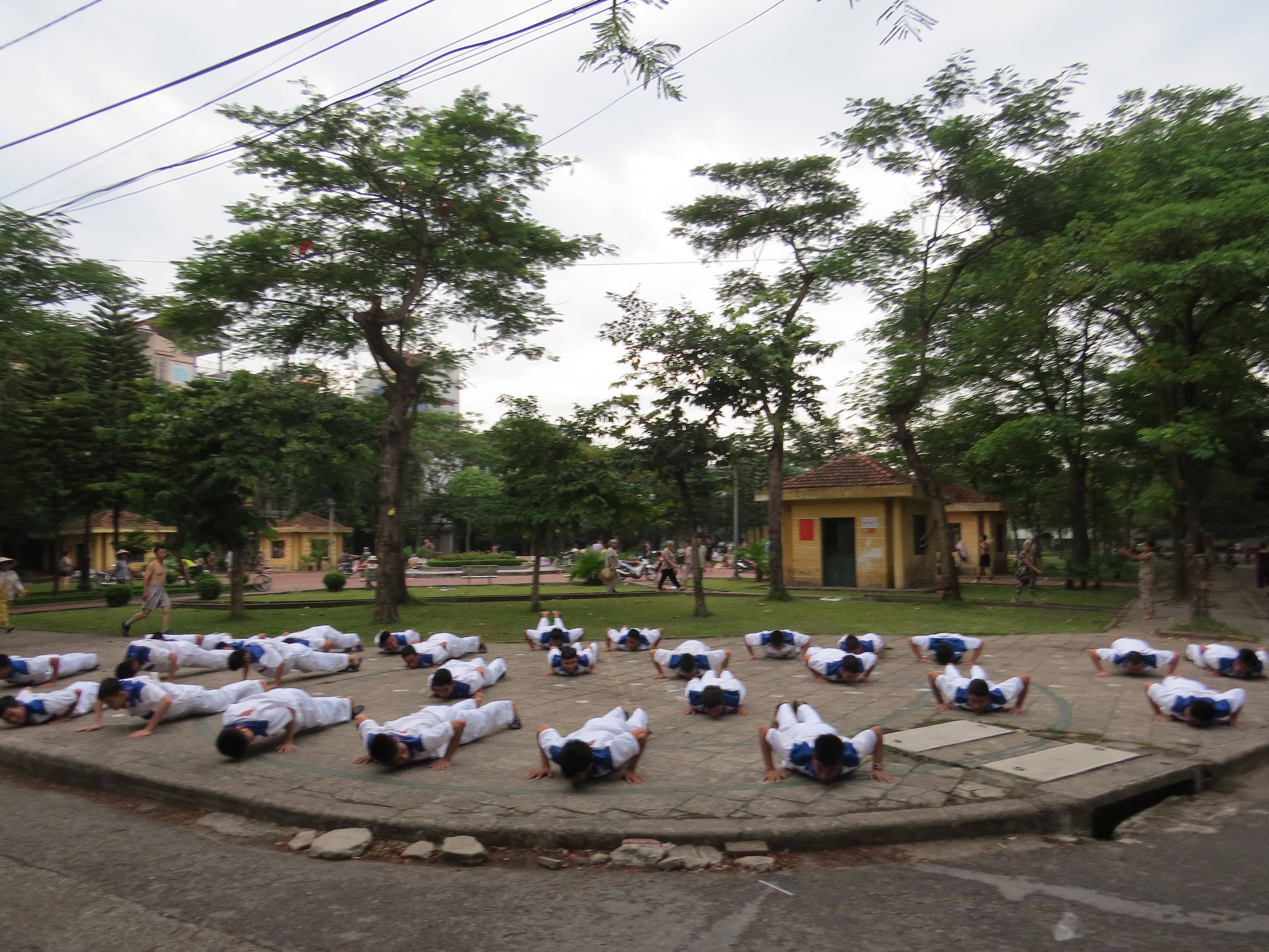 外勞體力訓練-伏地挺身