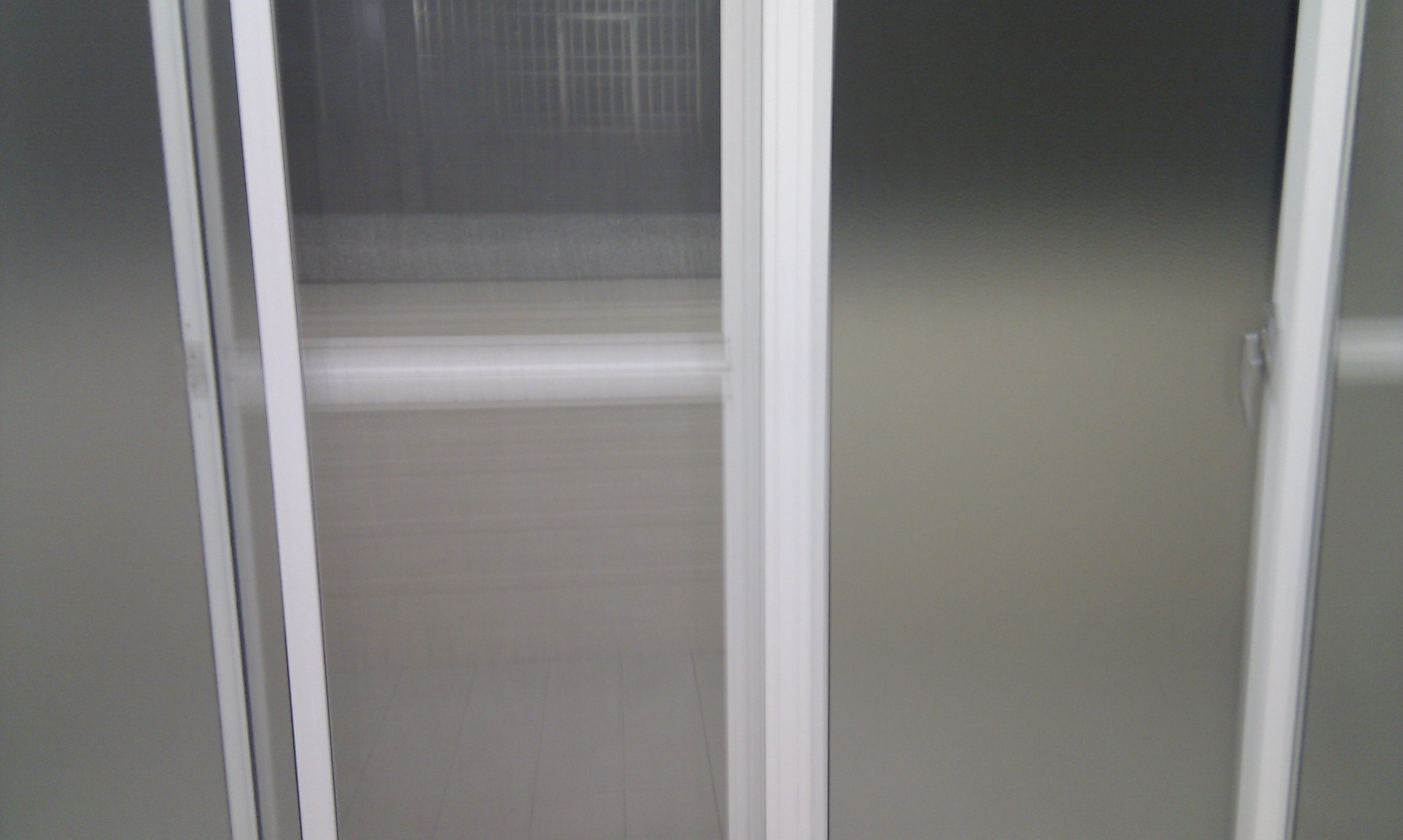 清洗玻璃窗跟紗窗