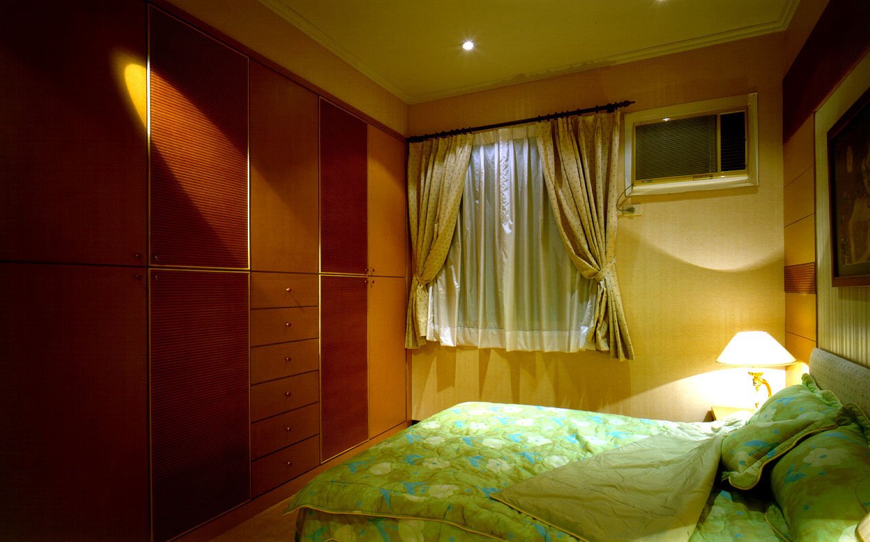 如何將黏在磁磚上的塑膠地板除膠？