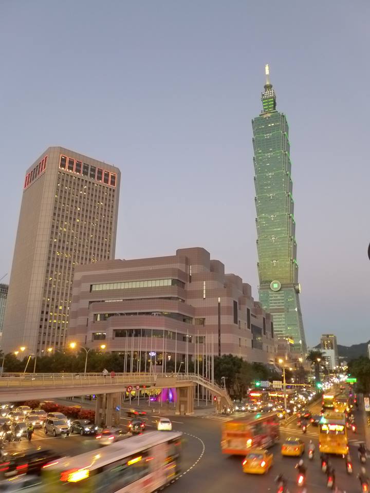 外牆玻璃高壓沖洗