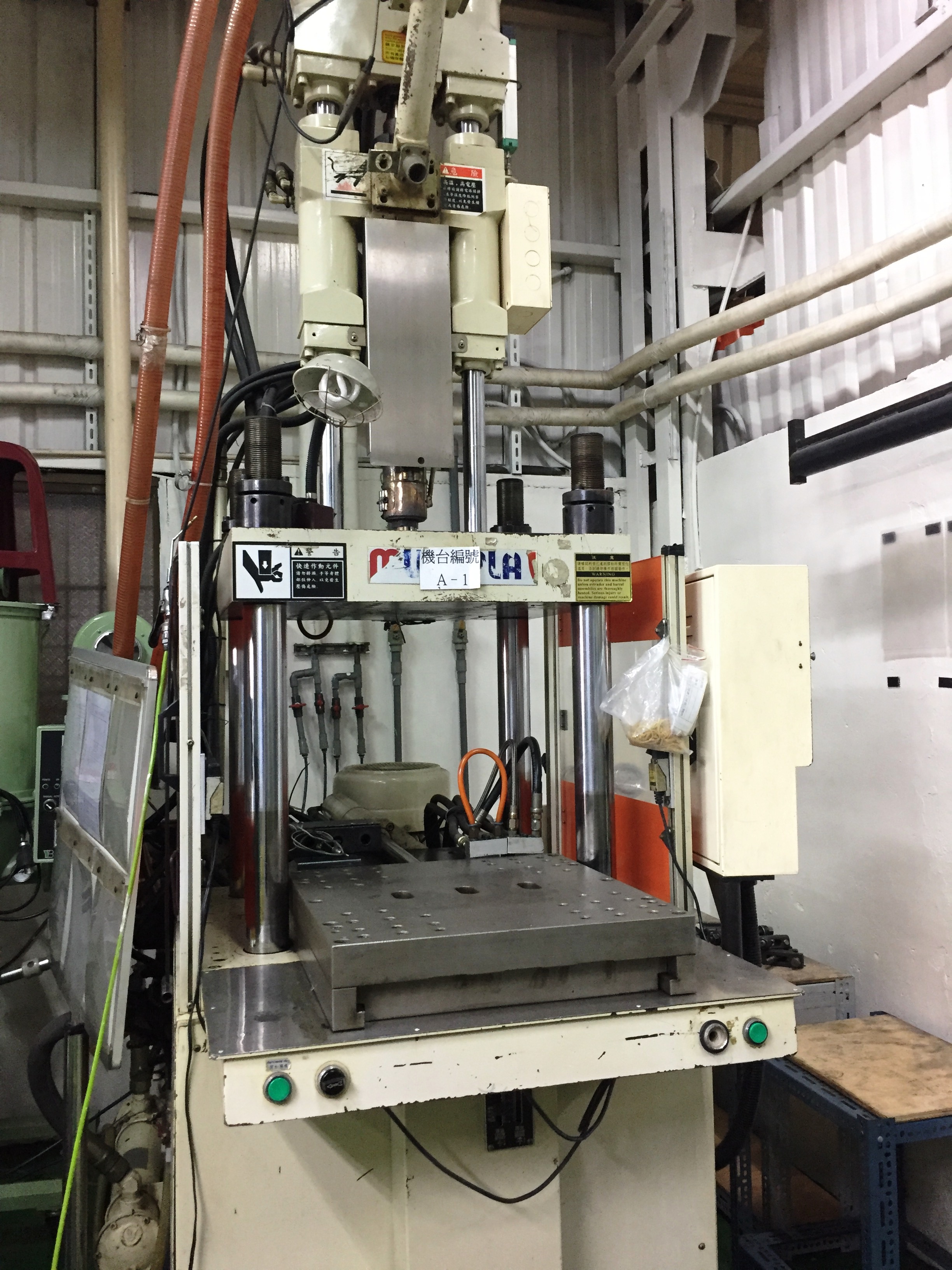 塑膠射出機械設備