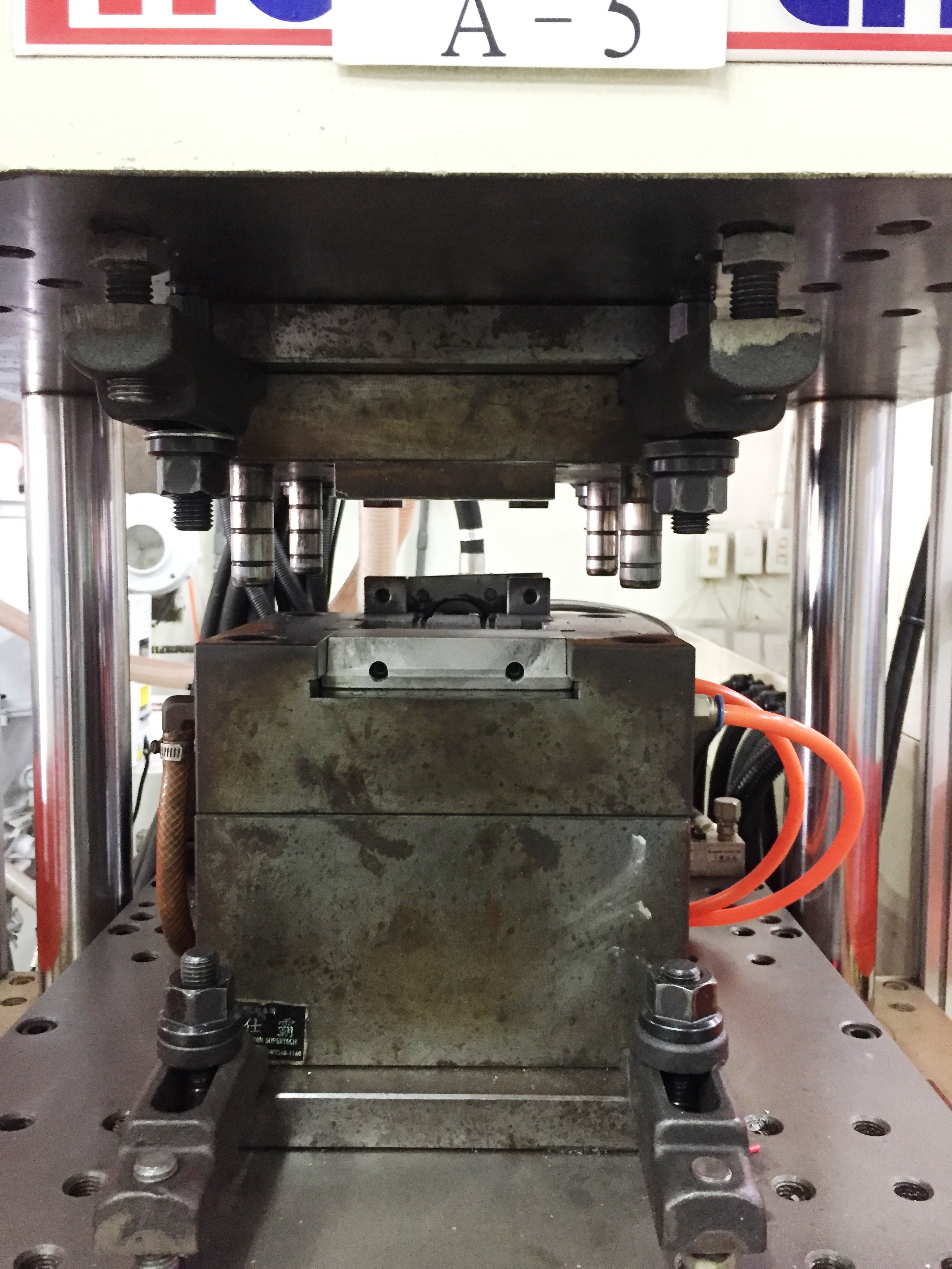 塑膠射出機械設備