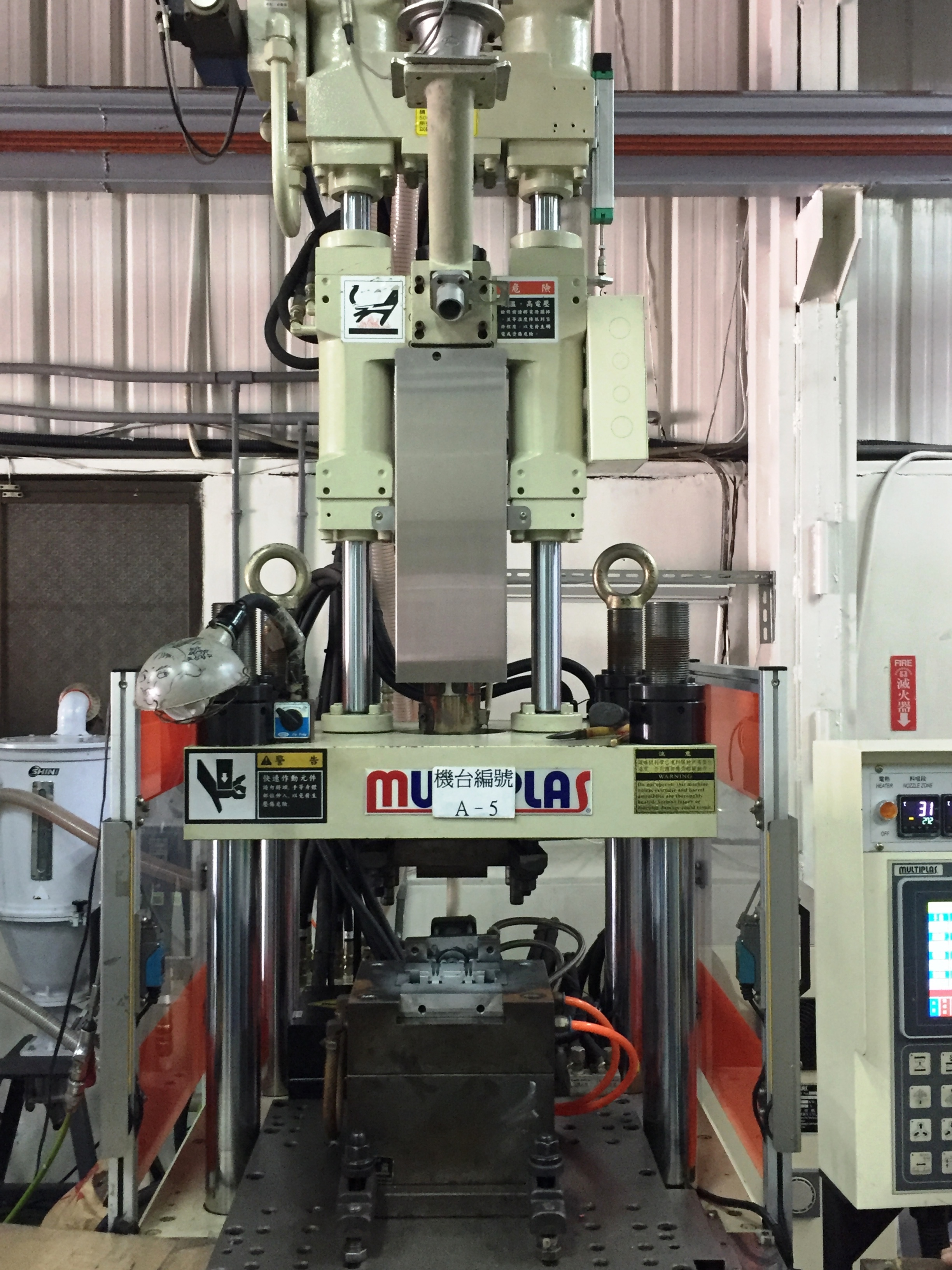 塑膠射出機械設備