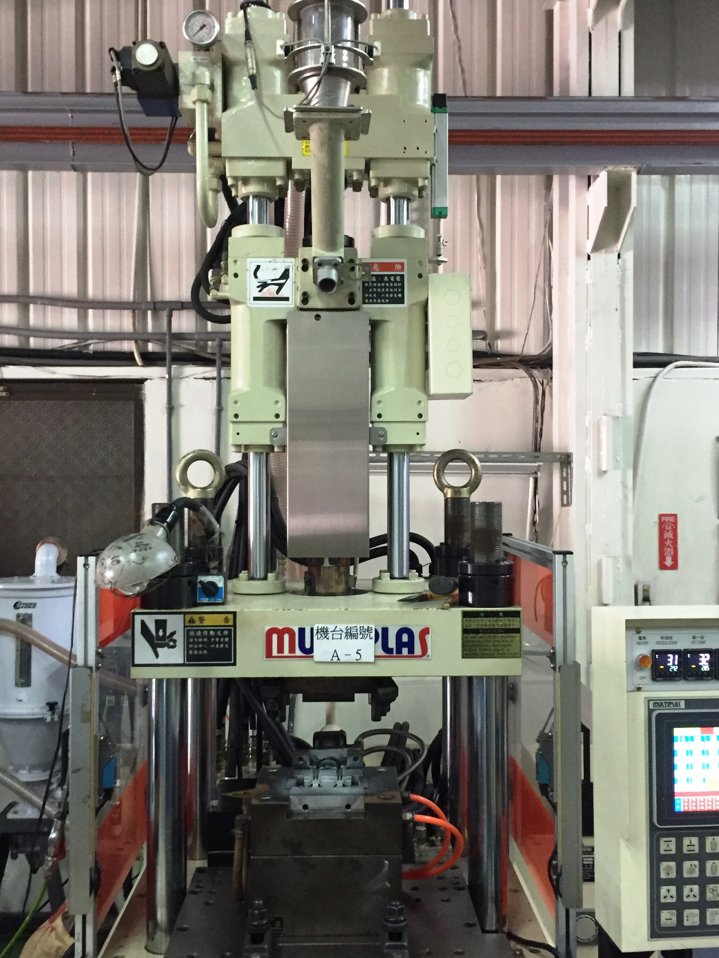 塑膠射出機械設備