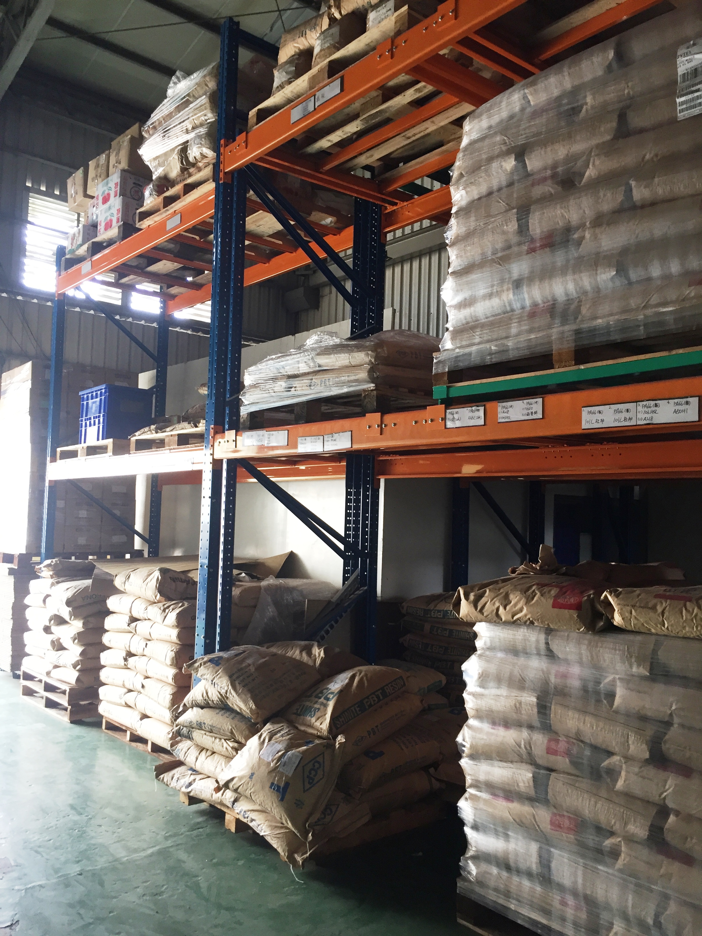 塑膠射出物料區