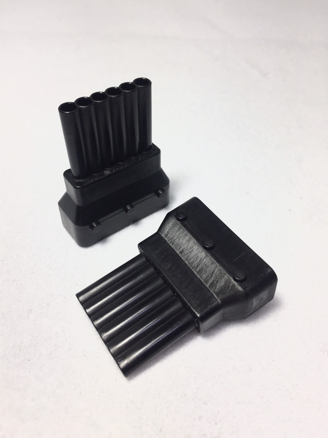 汽車連結器塑膠射出