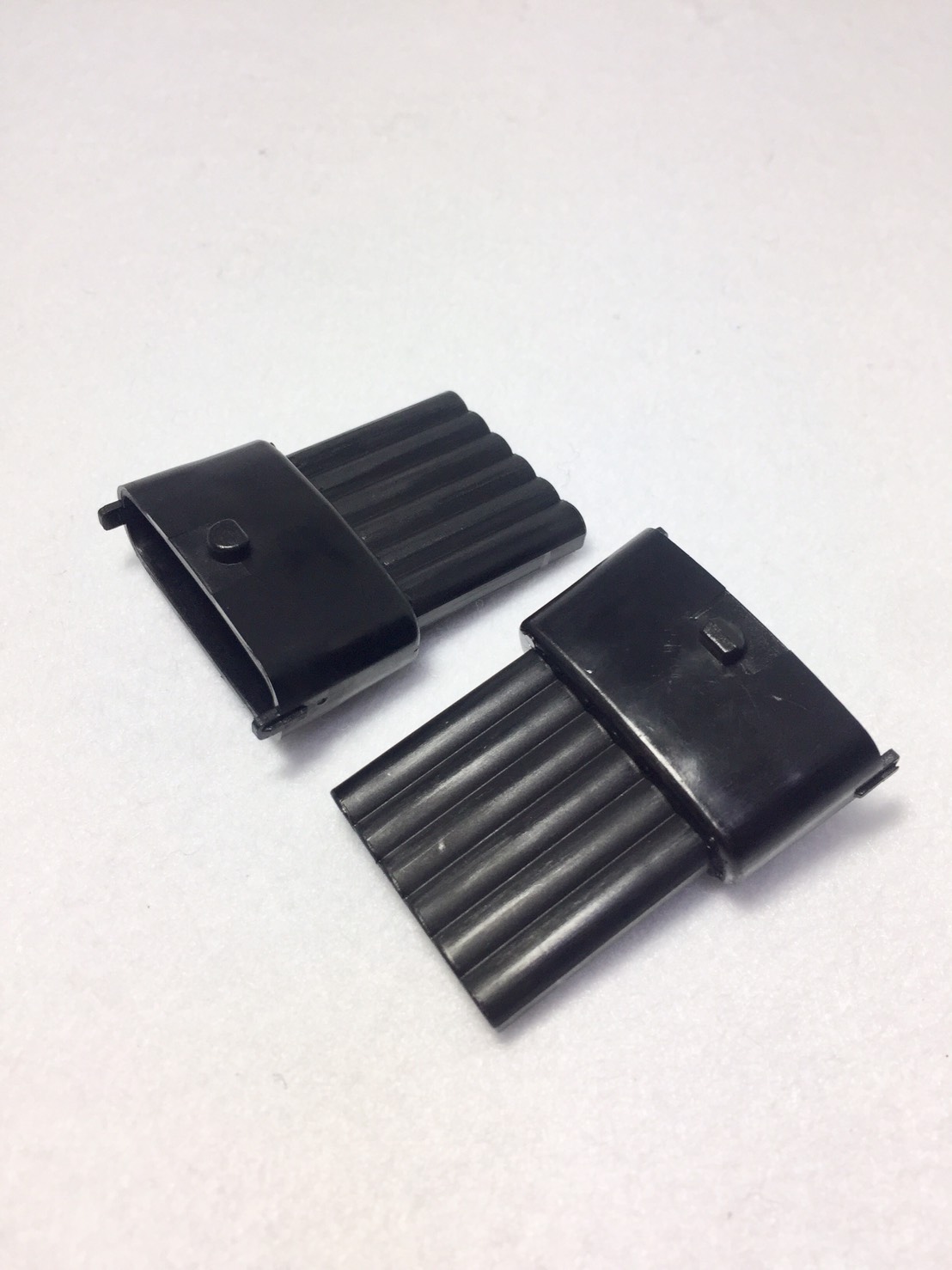 汽車連結器塑膠射出