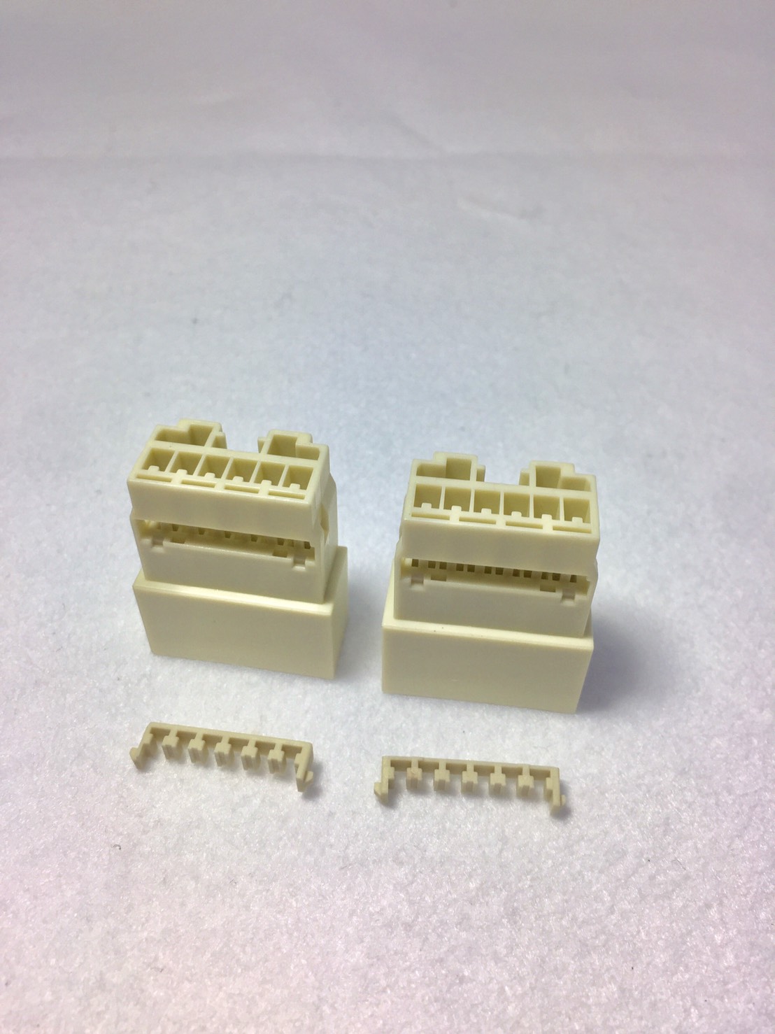 汽車連結器塑膠射出