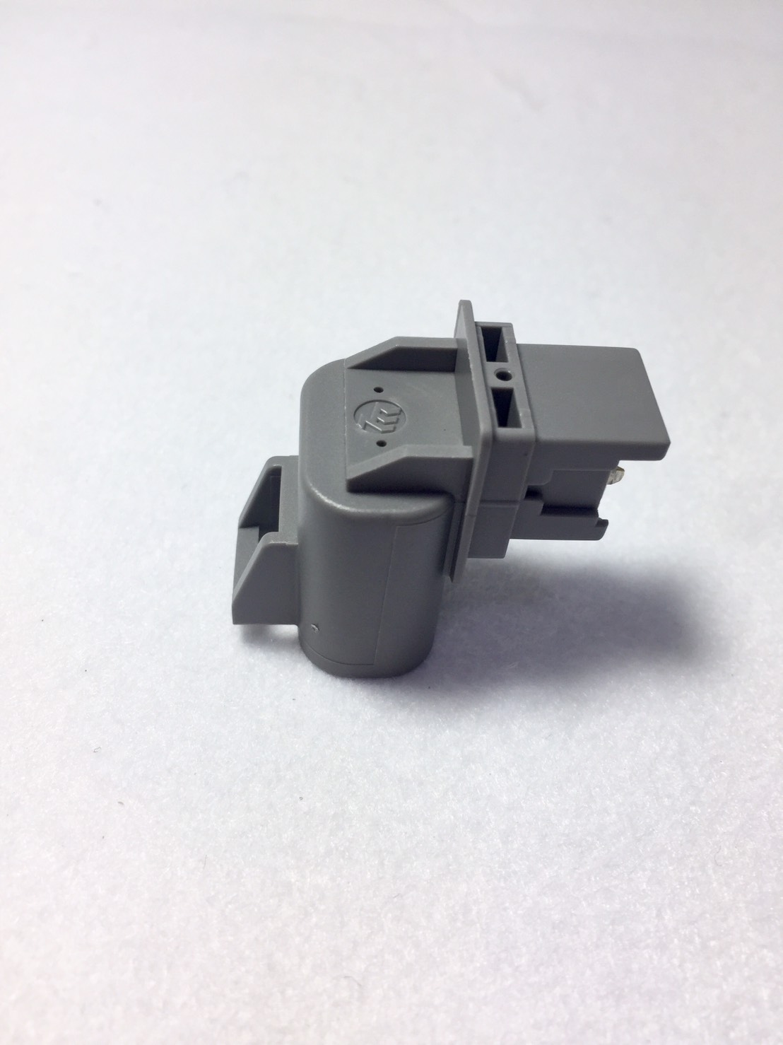 汽車連結器埋入射出