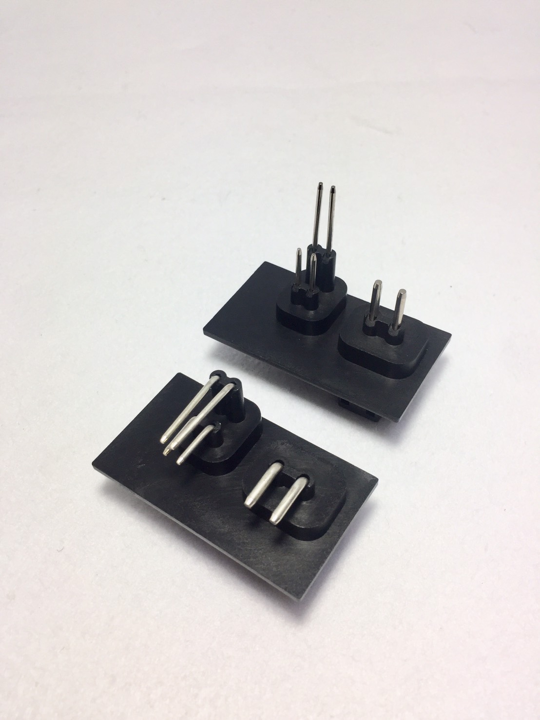 汽車連結器埋入射出