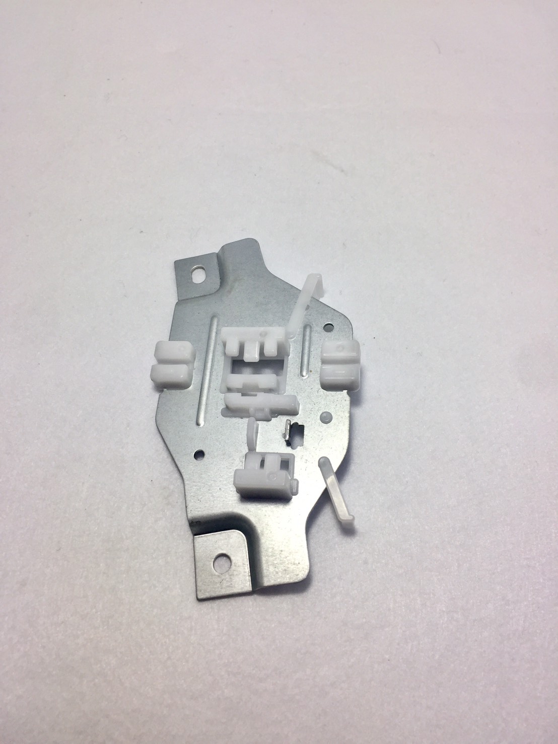 汽車連結器埋入射出