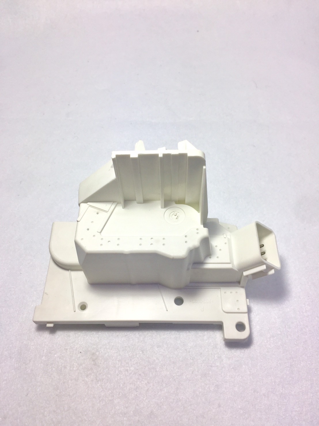 汽車連結器埋入射出