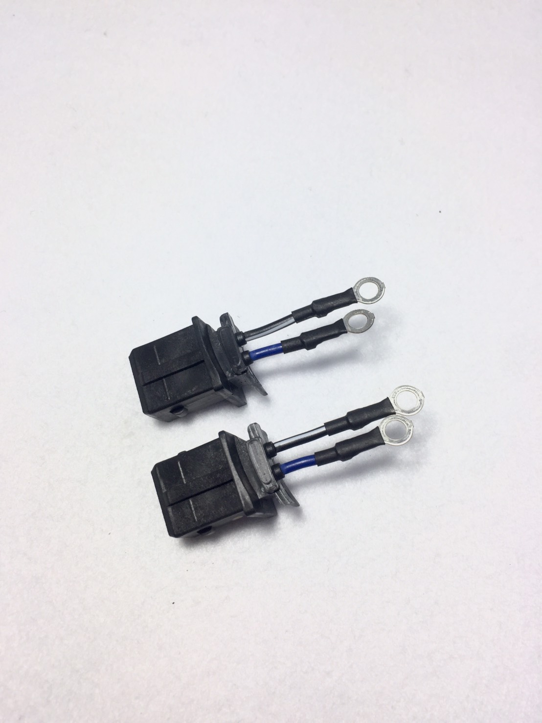 汽車連結器埋入射出