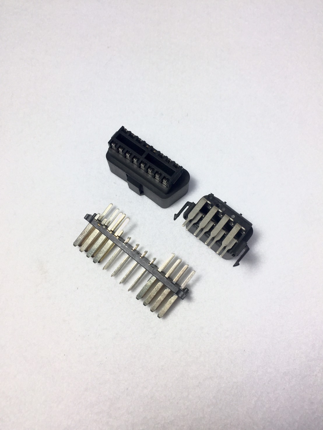 汽車連結器埋入射出