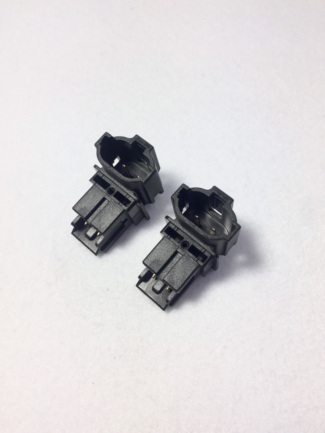 汽車連結器埋入射出