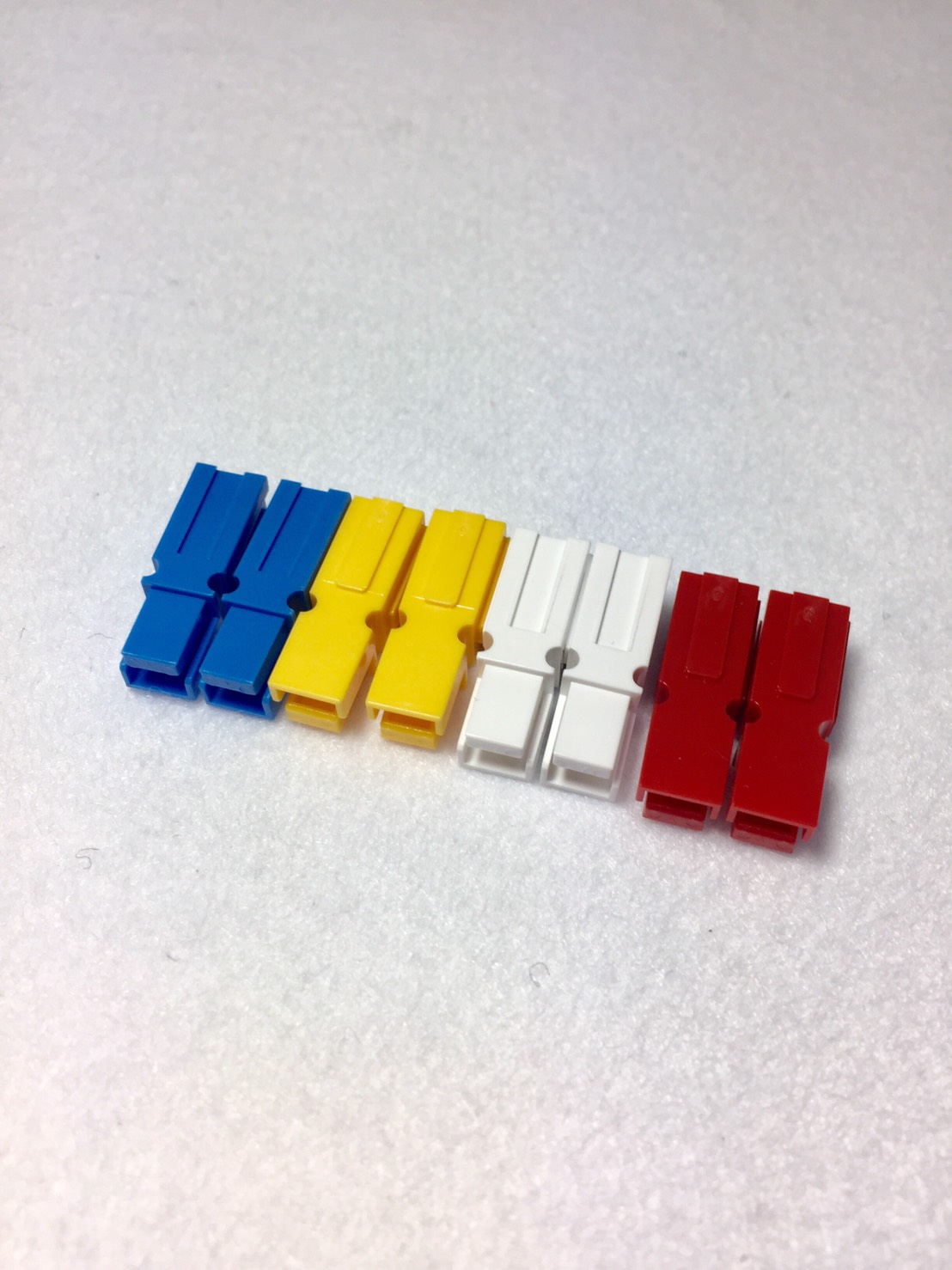 電動汽機車塑膠射出