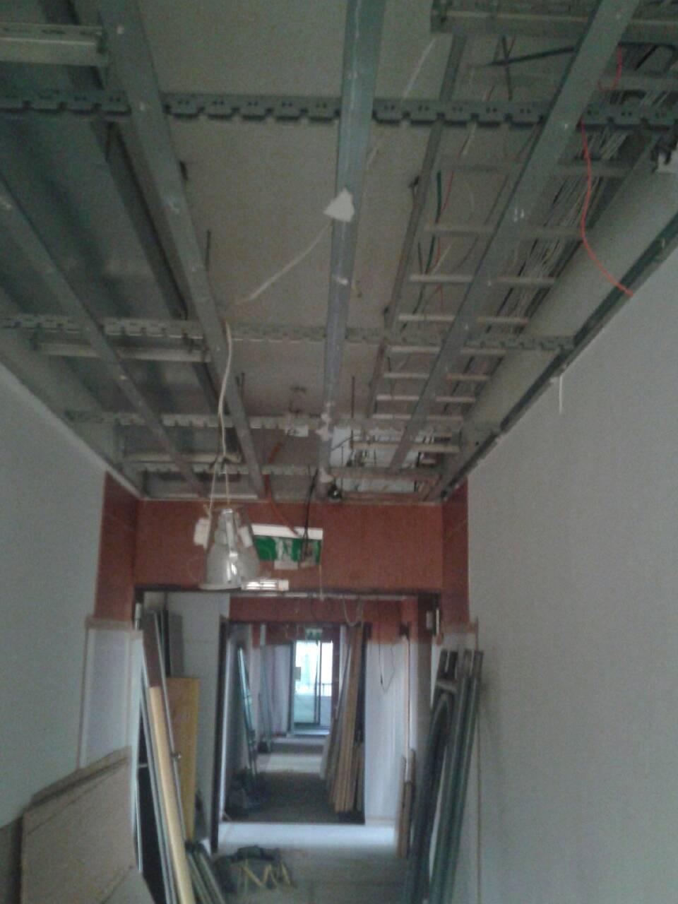 天花板輕鋼架隔間1