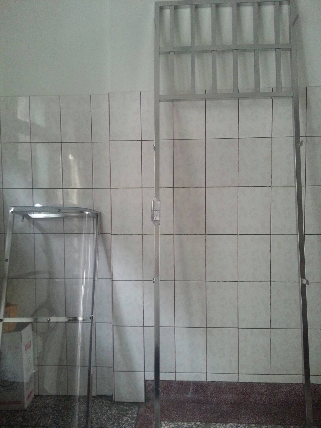 不鏽鋼，框換新，加裝雨遮