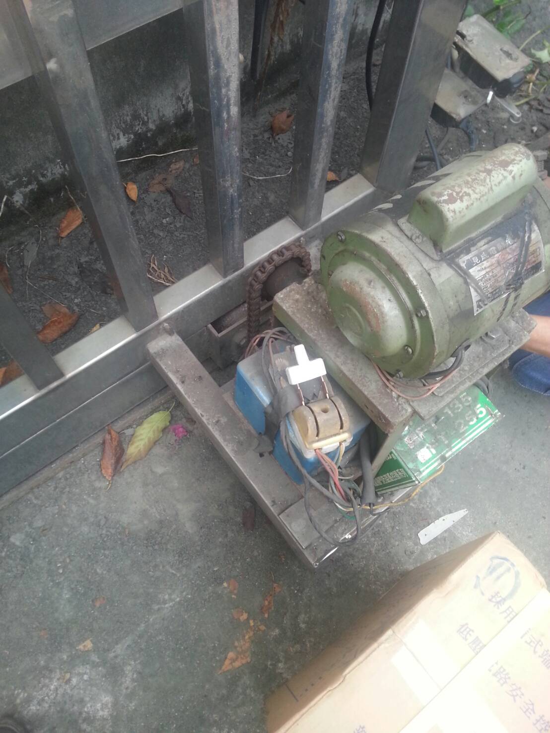 伸縮大門機，馬達