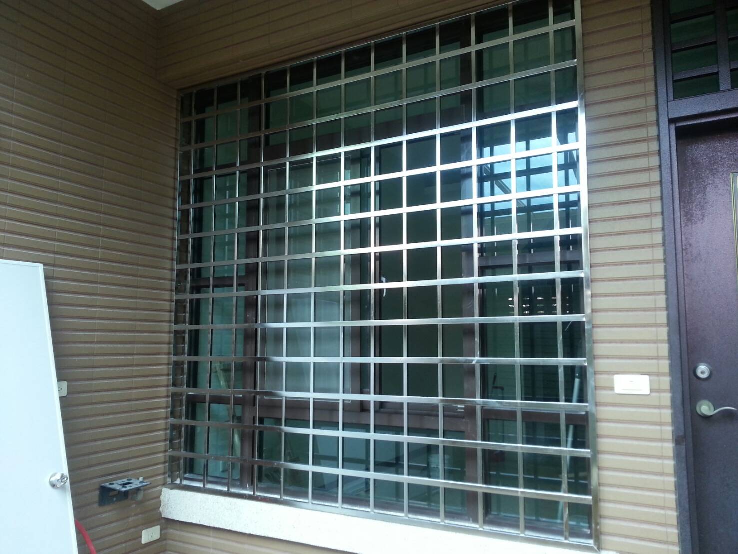 不鏽鋼，方格窗安装2