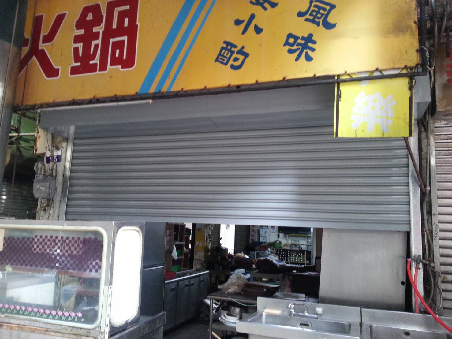 手拉捲門，換新烤漆電動捲門2