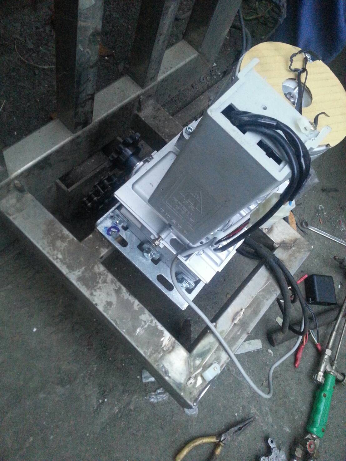 伸縮大門機，馬達