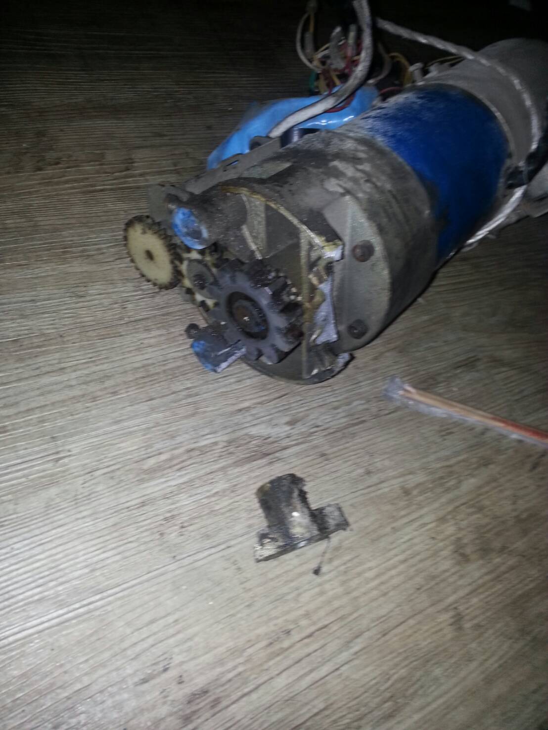 電動捲門，馬達，斷腳，換新馬達2