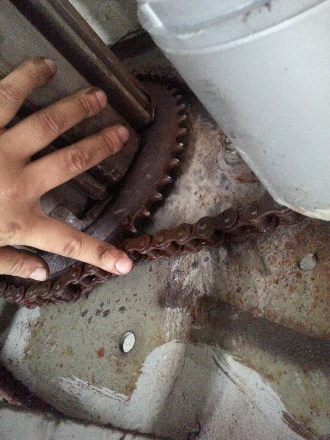 電動捲門，馬達鏈條，生鏽卡住，換新3