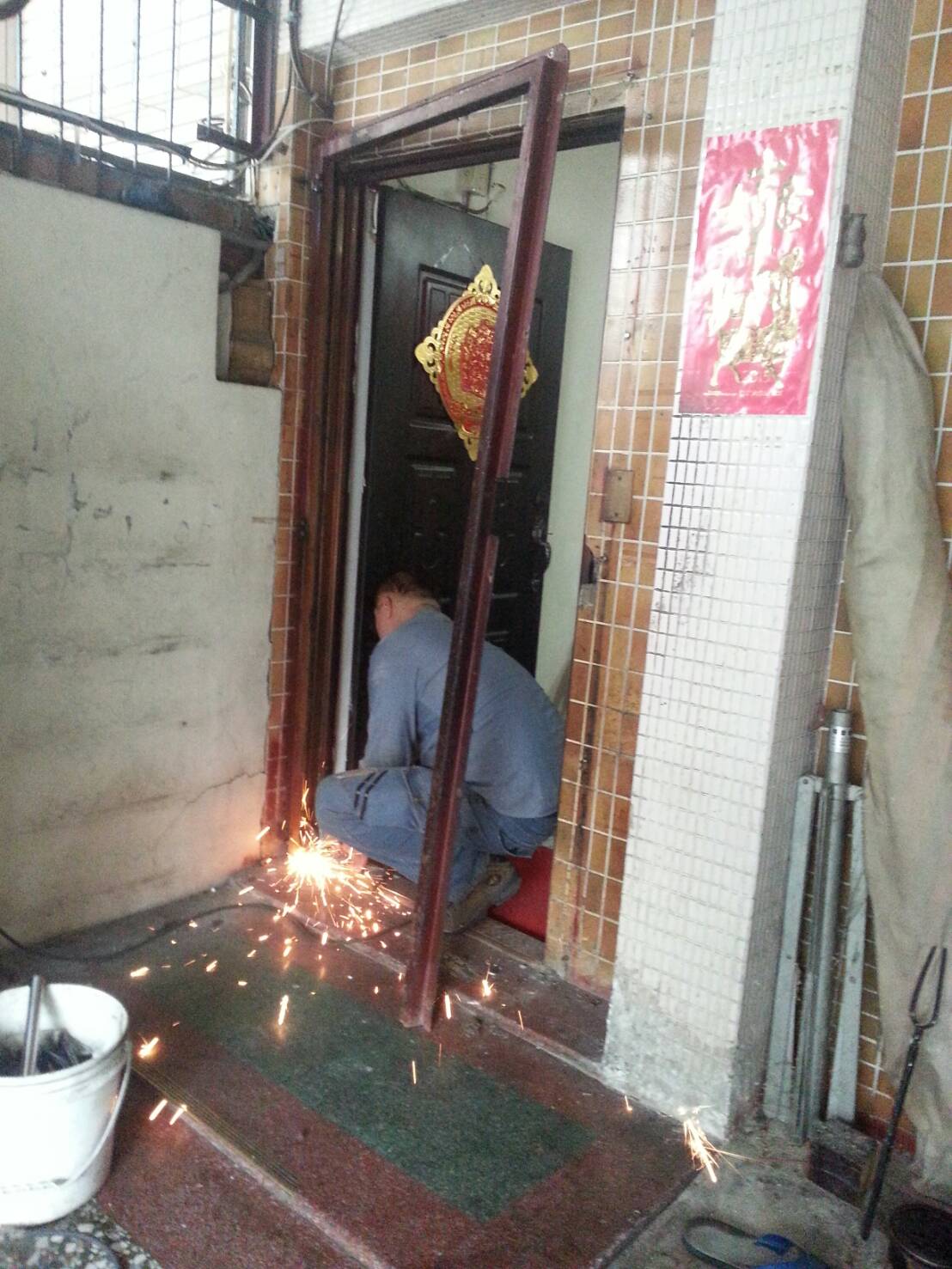 舊鐵安全門，換新，不鏽鋼安全門，加門弓器2