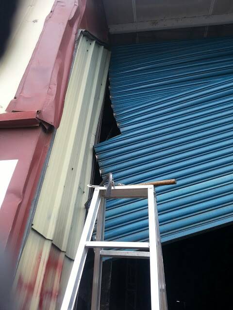 電動門卡住，跑出軌道2