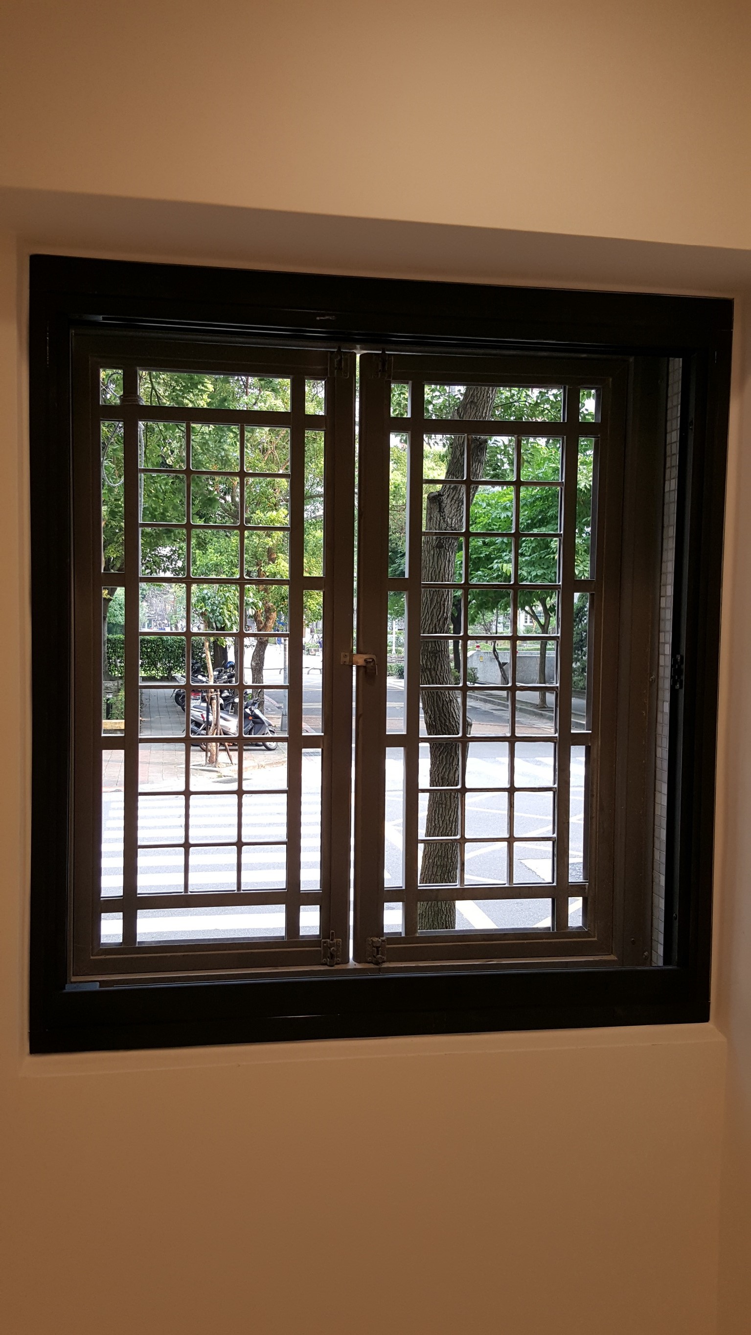 新莊住家格子窗施工