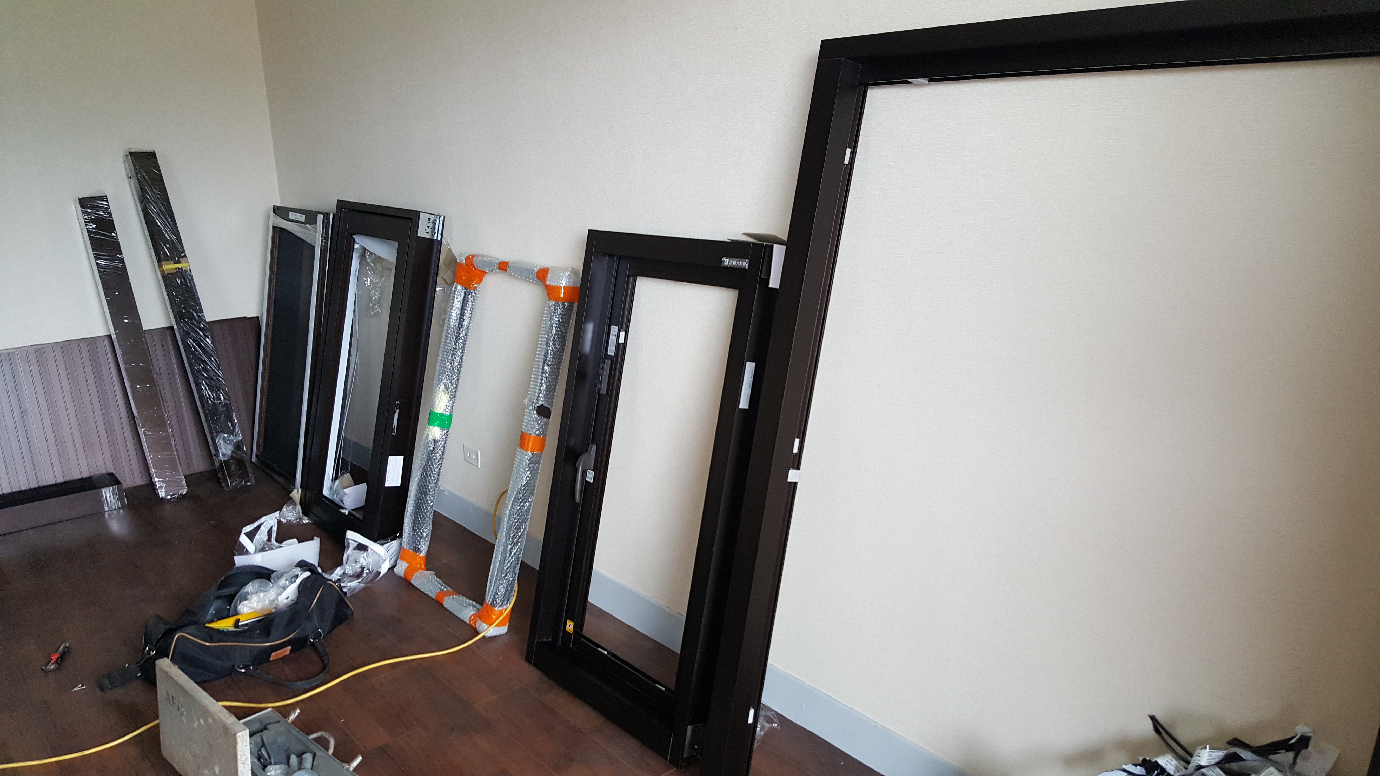 新北市新莊陽台鋁窗施工