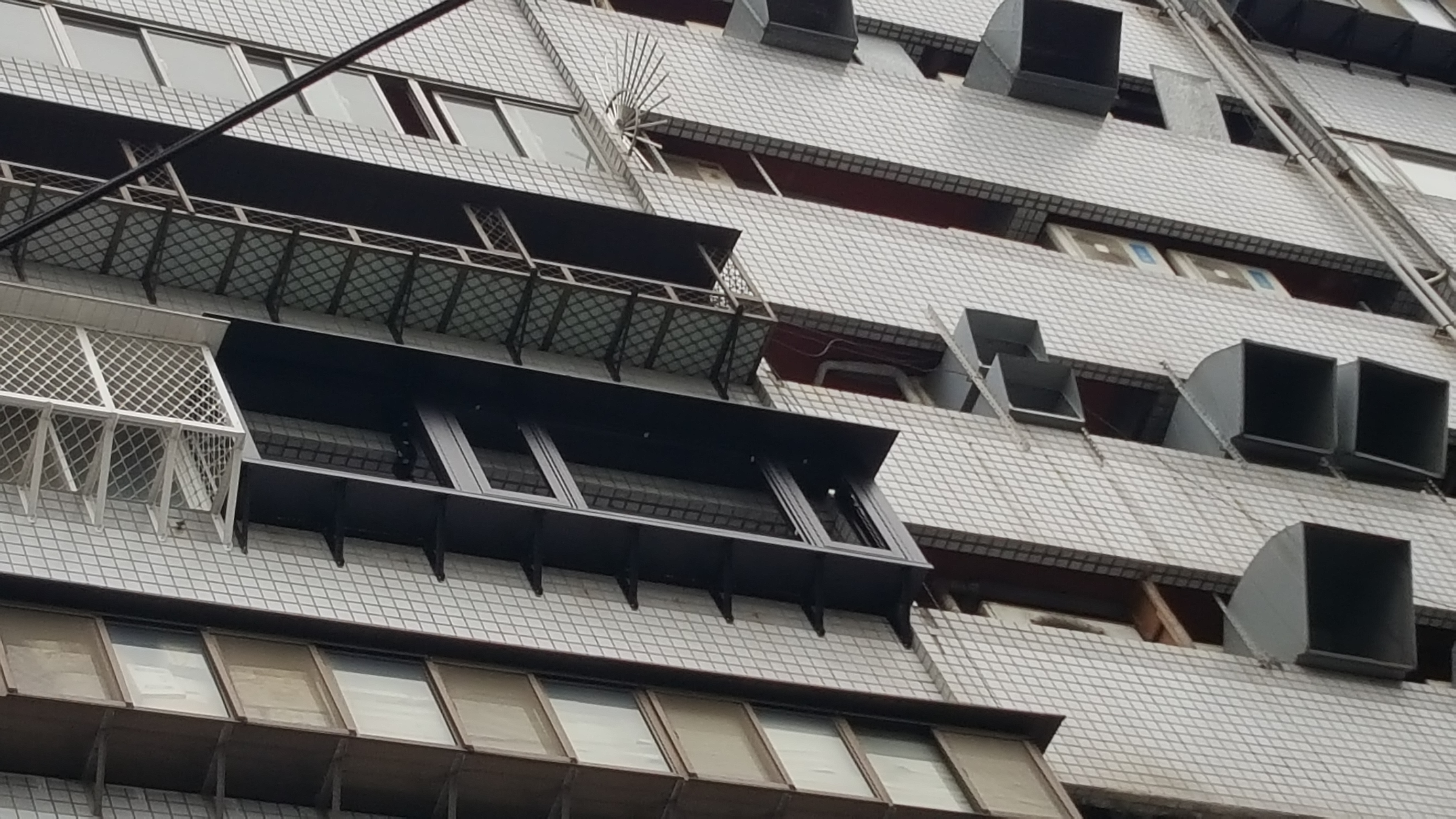 新北市新莊陽台鋁窗施工