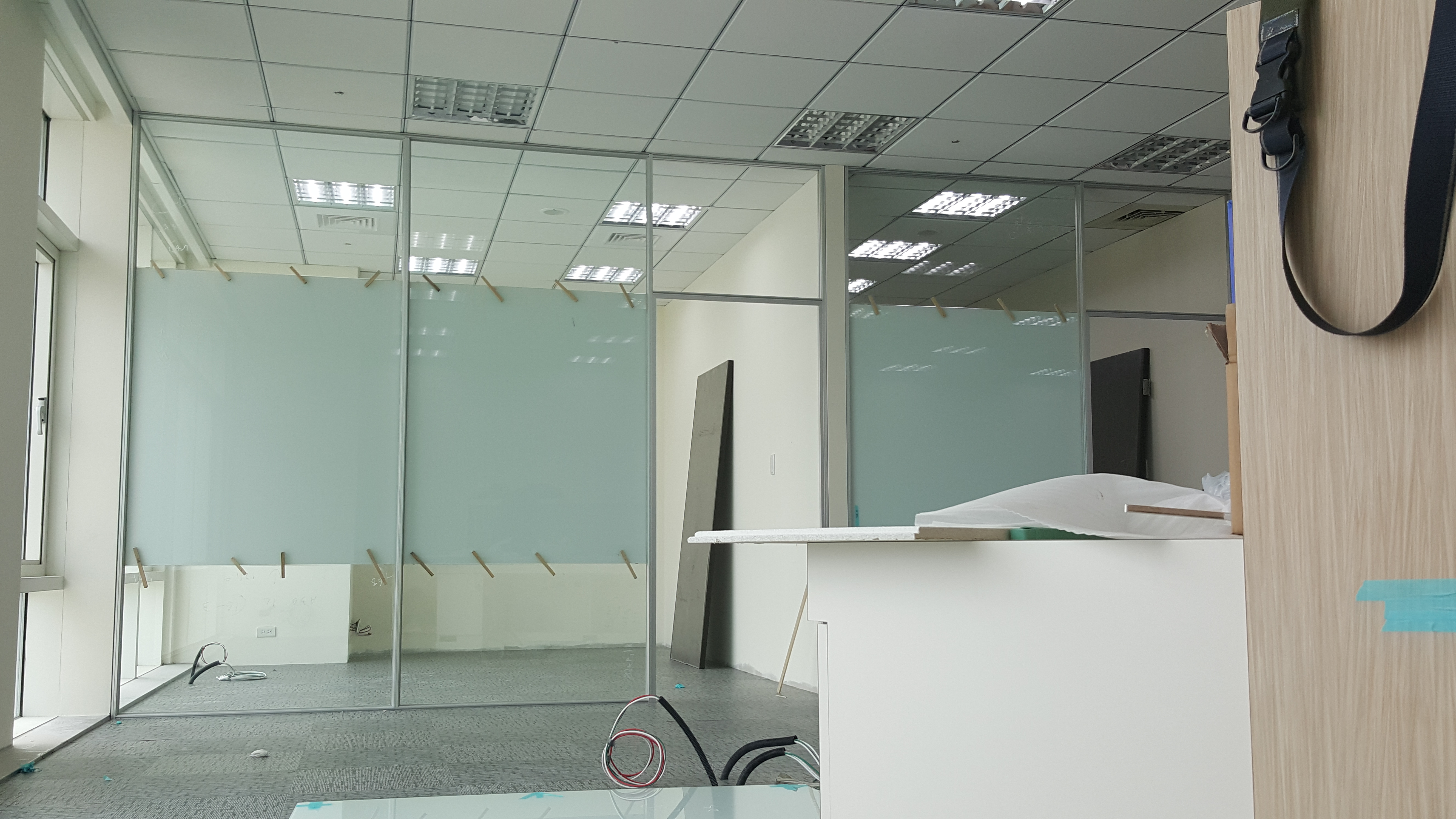 新北市玻璃隔間落地門施工