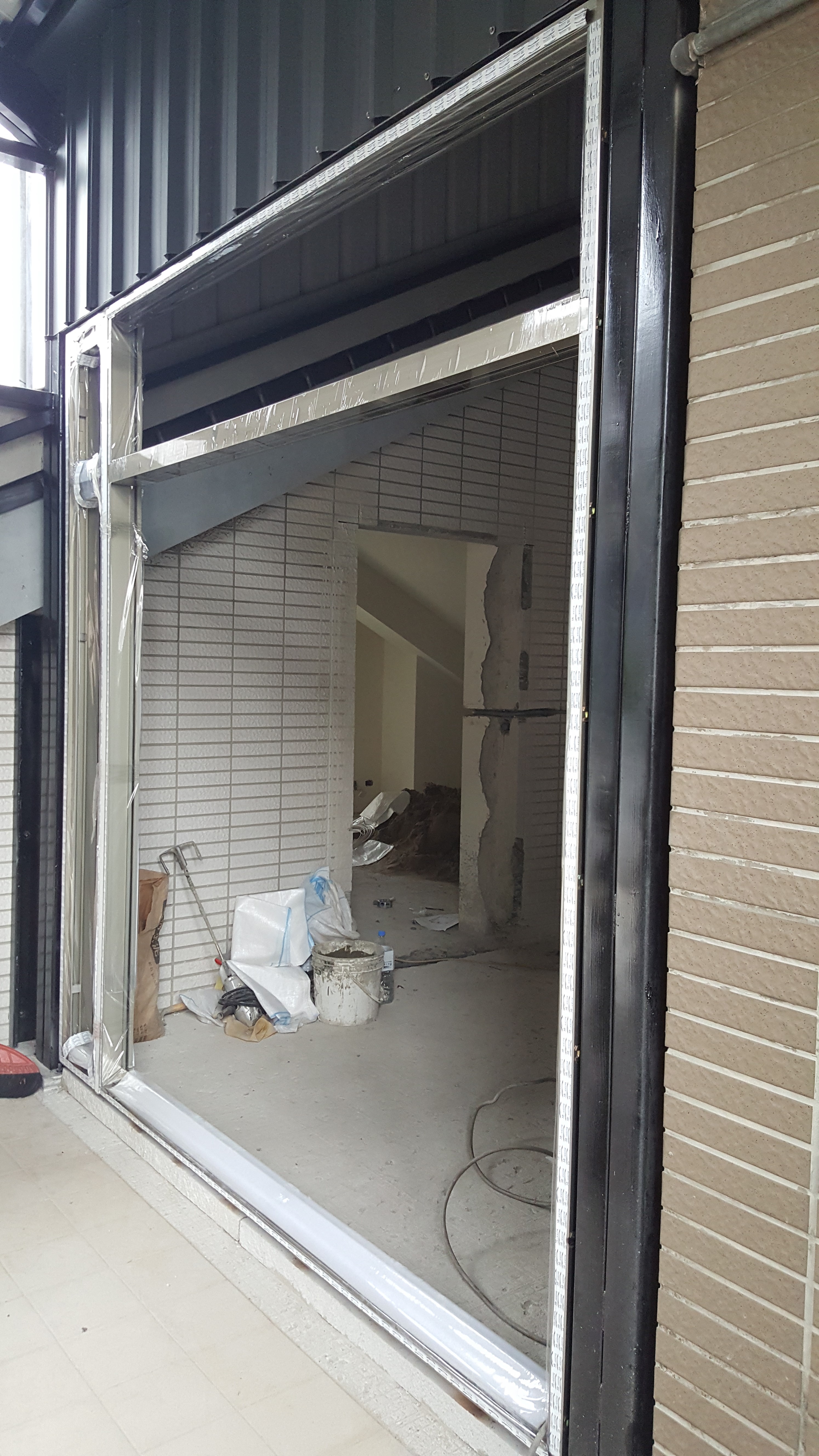 新北市新莊住家落地鋁門窗施工