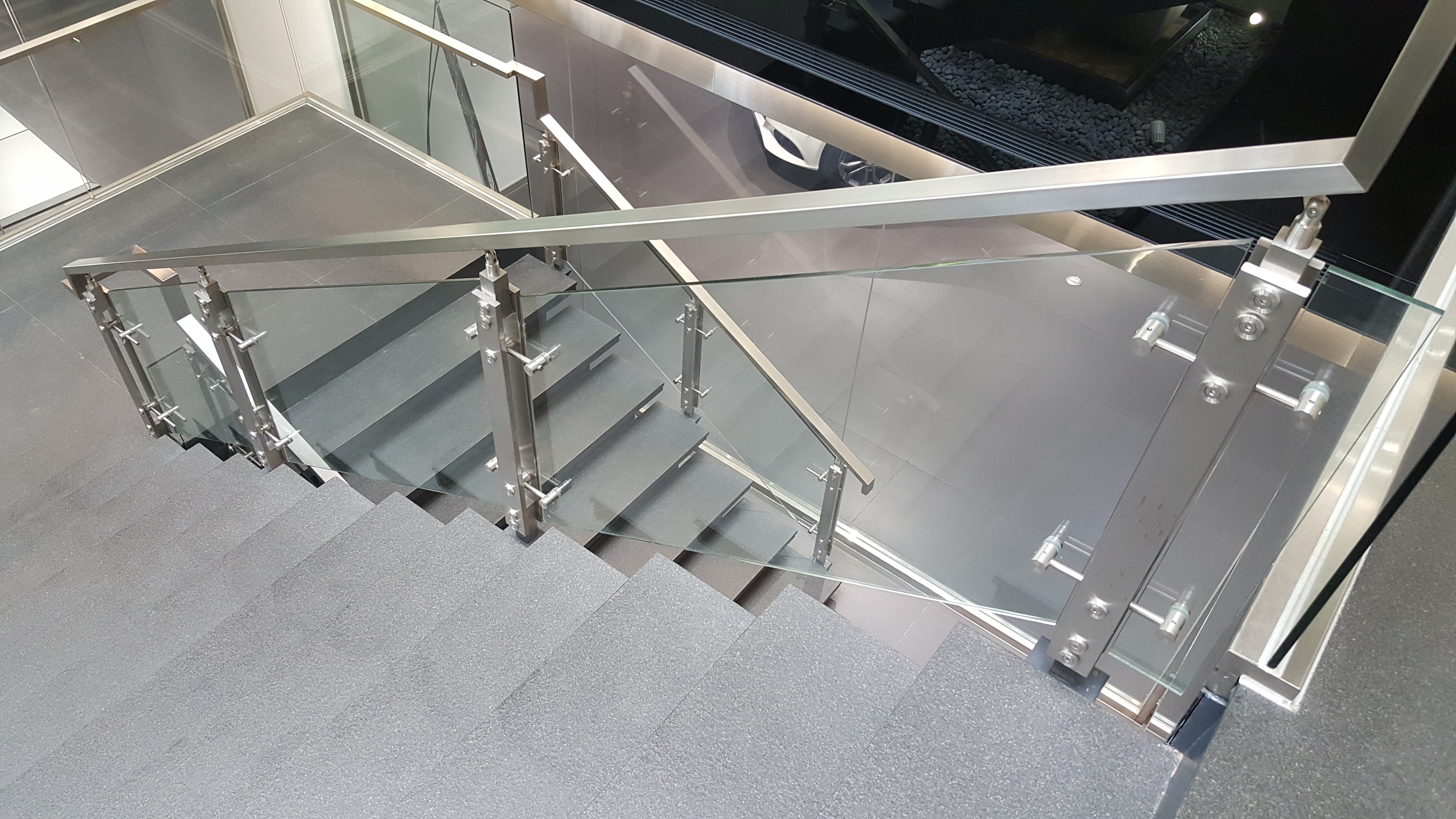 玻璃不鏽鋼扶手欄杆施工