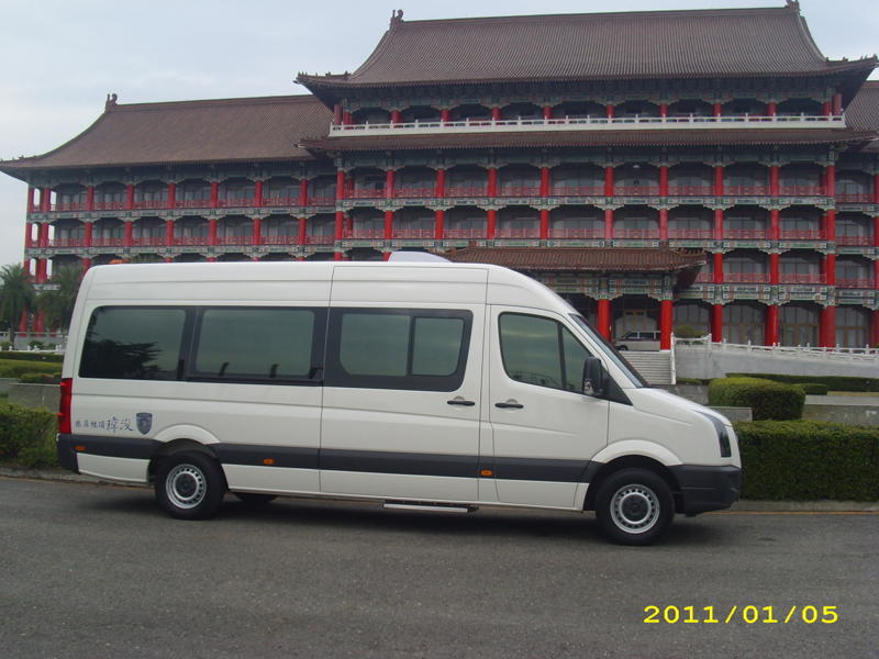 高級九人座專車