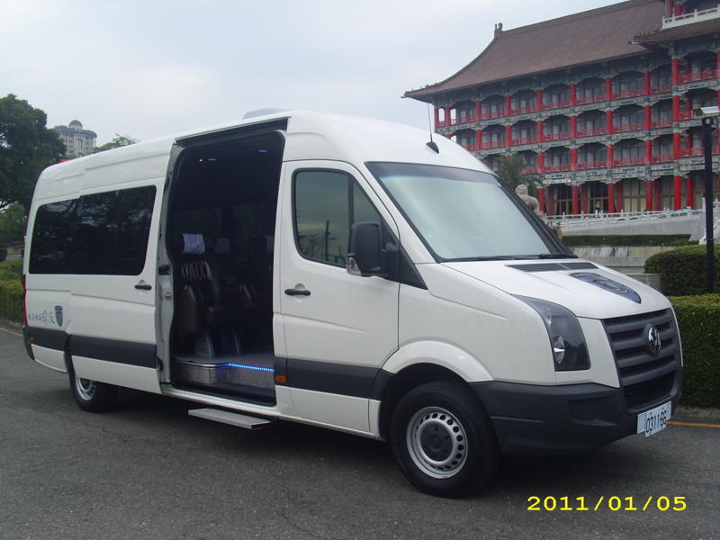 高級九人座專車