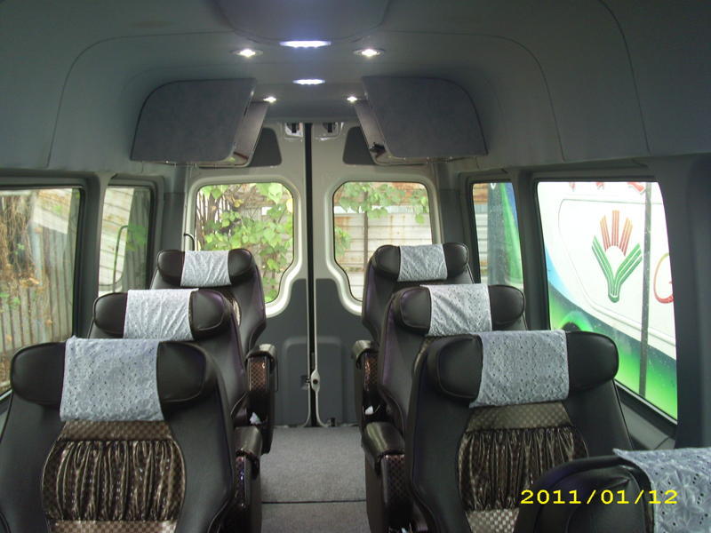 九人座舒適內裝