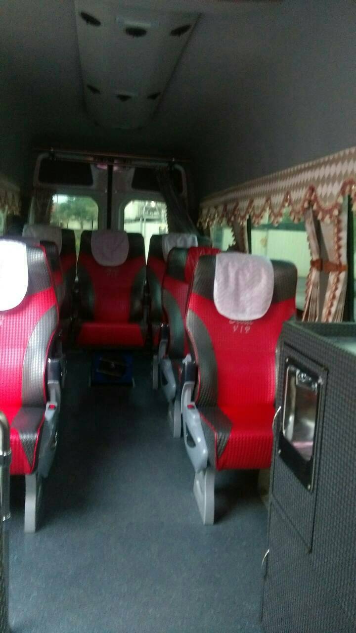 九人座旅遊出租