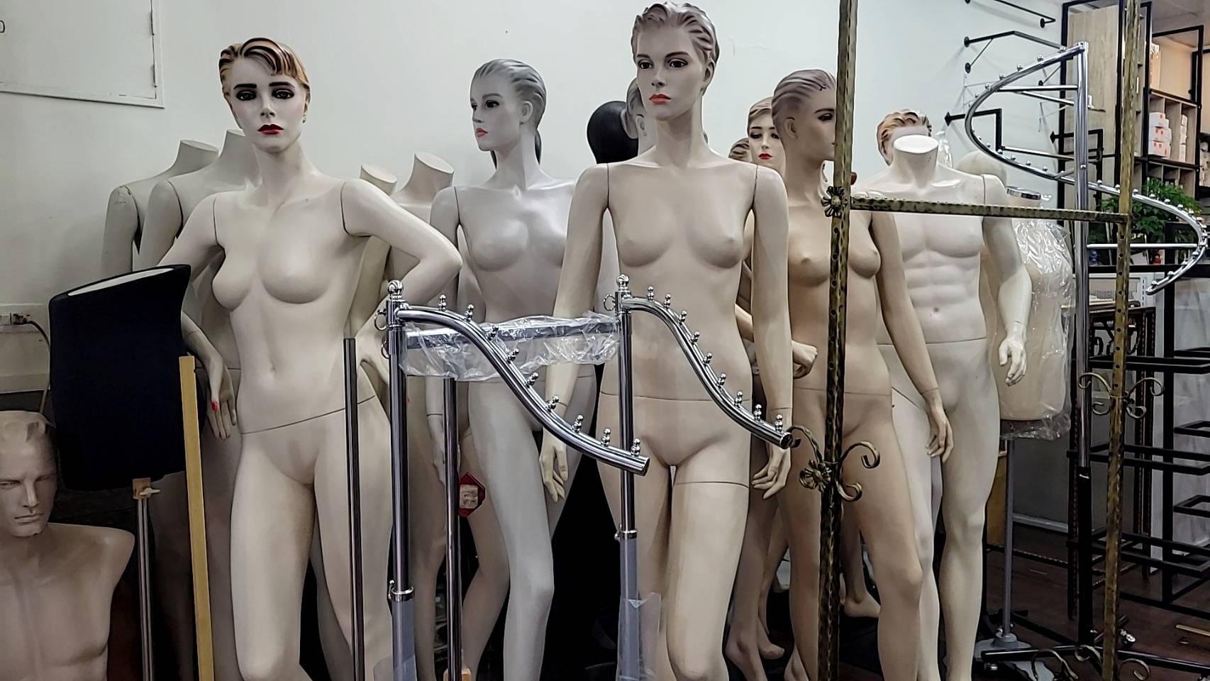 明德模特兒衣架用品社