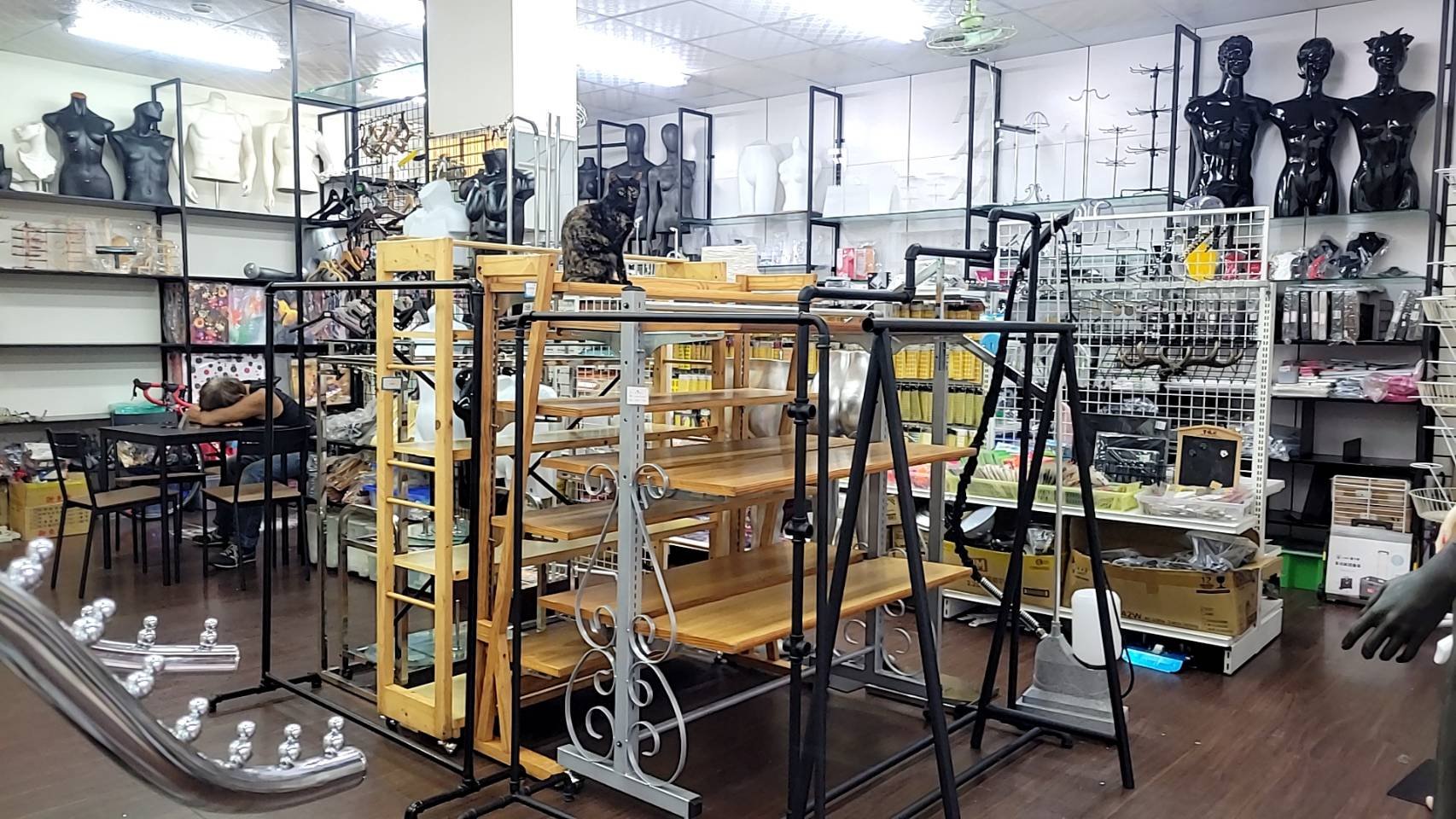 明德模特兒衣架用品社