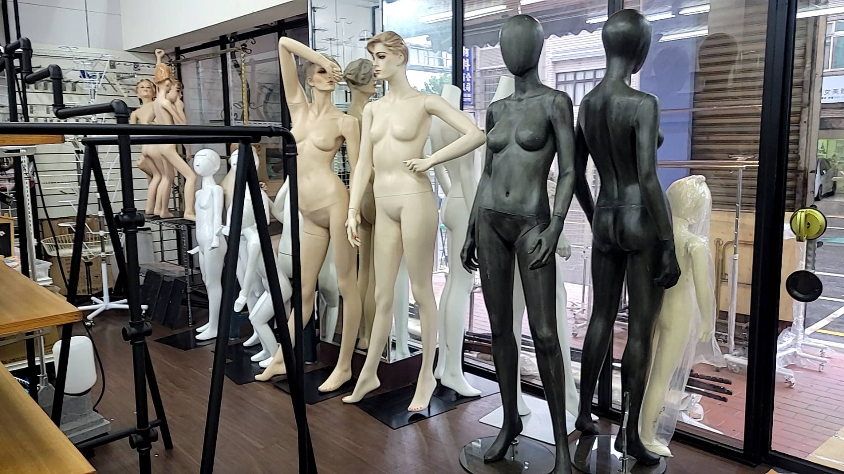 明德模特兒衣架用品社