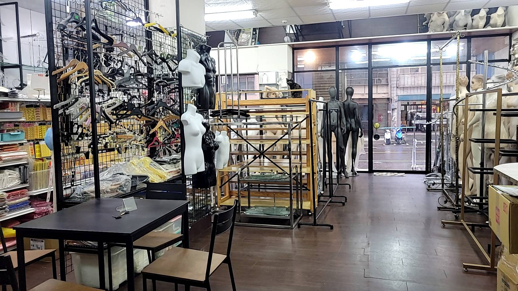 明德模特兒衣架用品社